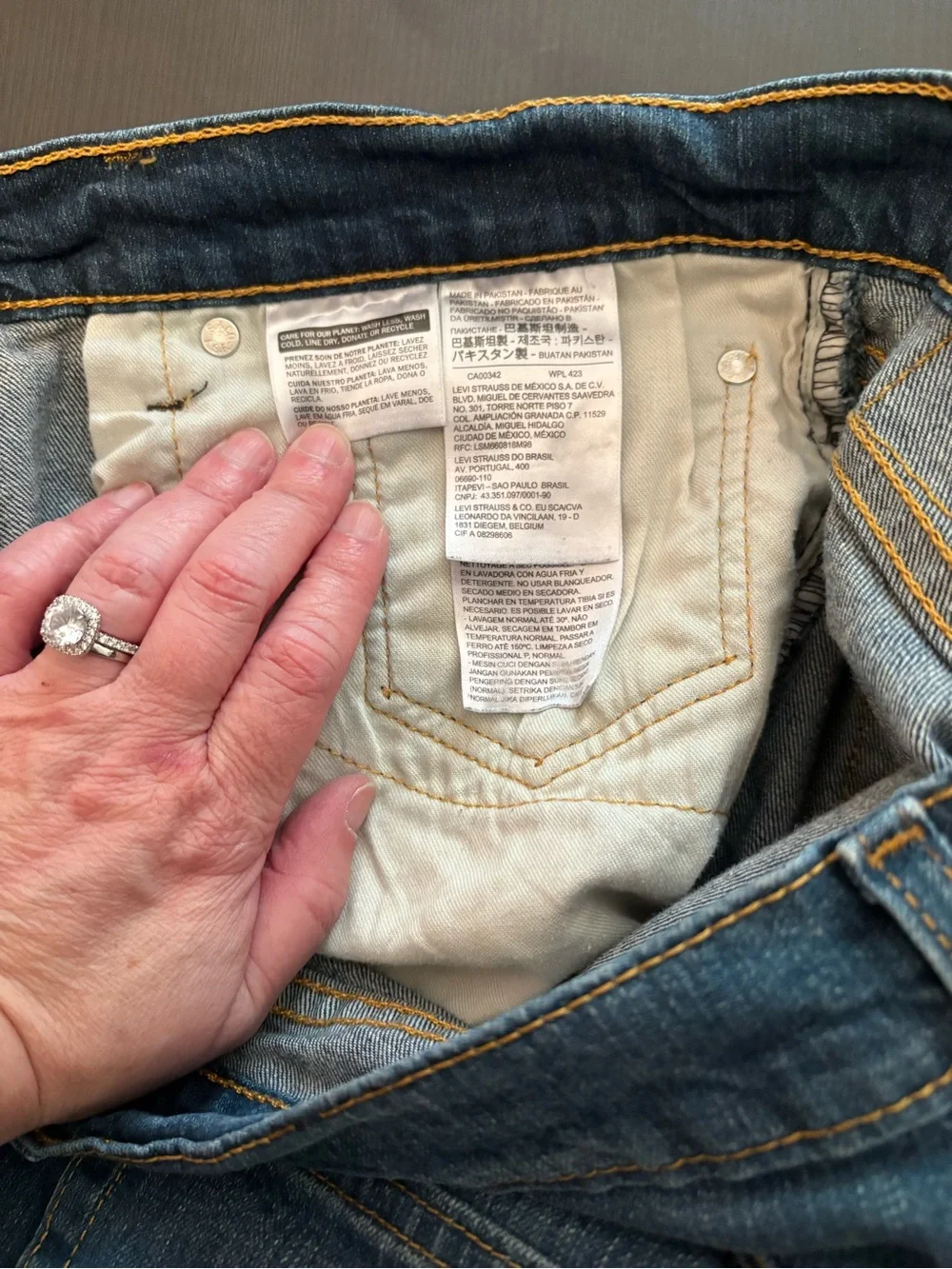 Levis comfortable straight